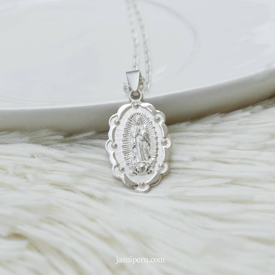 Dije Virgen de Guadalupe Bordeado