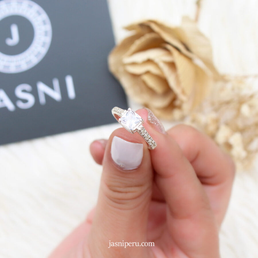 Anillo Tiana