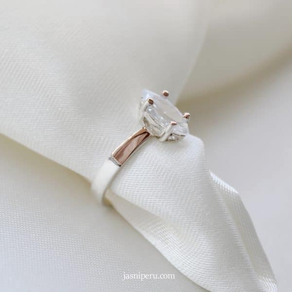 Anillo Marquesa Solitario (A pedido)