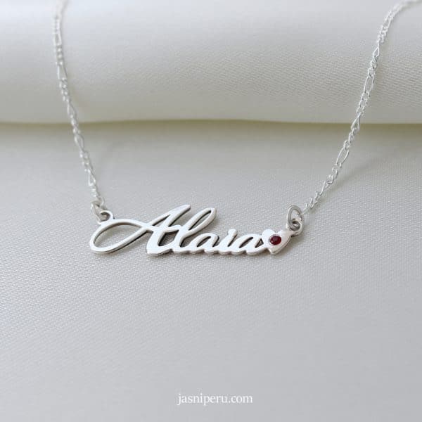 Collar Nombre Personalizado con corazón con punto de zirconio