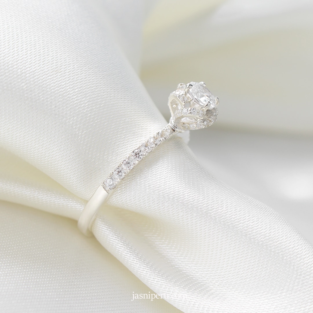 Anillo Queen de Compromiso con Zirconios en Plata 950
